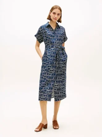 Midi-Shirtkleid aus Leinen mit Gürtel und Flaggenprint