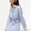 Midi-Shirtkleid mit durchgehendem Blumen- und Streifenmuster Midi-Shirtkleid mit durchgehendem Blumen- und Streifenmuster