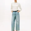 Moderne Jeans mit hoher Leibhöhe und weitem Bein