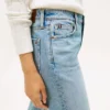 Moderne Jeans mit hoher Leibhöhe und weitem Bein
