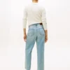 Moderne Jeans mit hoher Leibhöhe und weitem Bein
