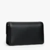 Monogramm-Verschluss, Clutch mit genarbter Klappe Monogramm-Verschluss, Clutch mit genarbter Klappe