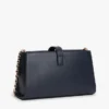 Polierte Monogramm-Umhängetasche mit Kette Polierte Monogramm-Umhängetasche mit Kette