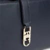 Polierte Monogramm-Umhängetasche mit Kette Polierte Monogramm-Umhängetasche mit Kette