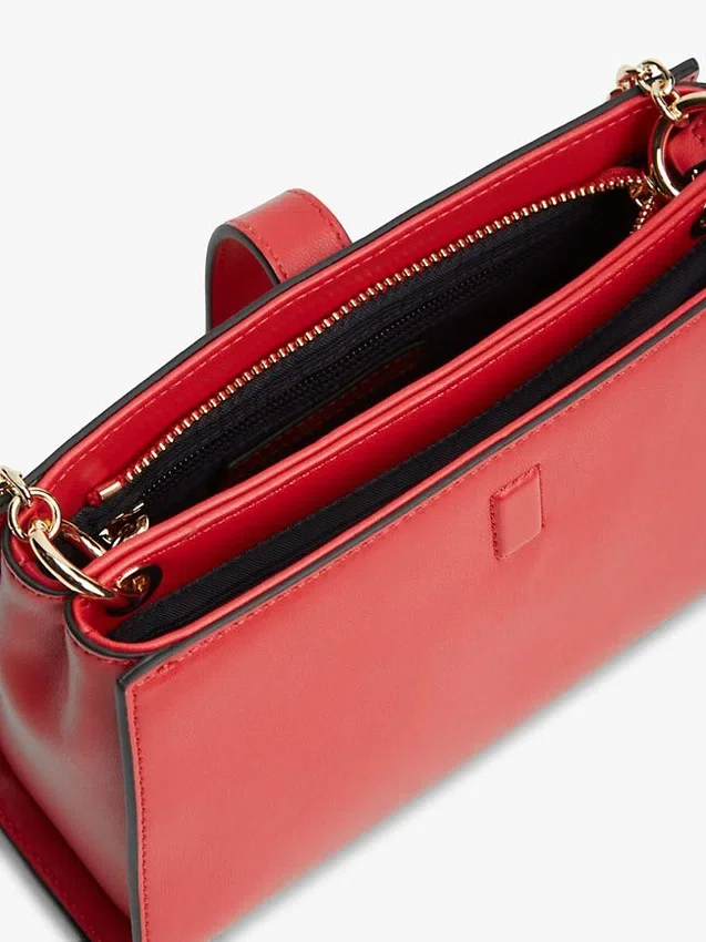 Polierte Monogramm-Umhängetasche mit Kette Polierte Monogramm-Umhängetasche mit Kette