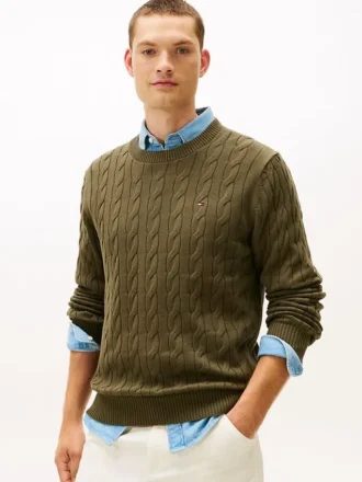 Pullover mit Rundhalsausschnitt und Zopfmuster Pullover mit Rundhalsausschnitt und Zopfmuster