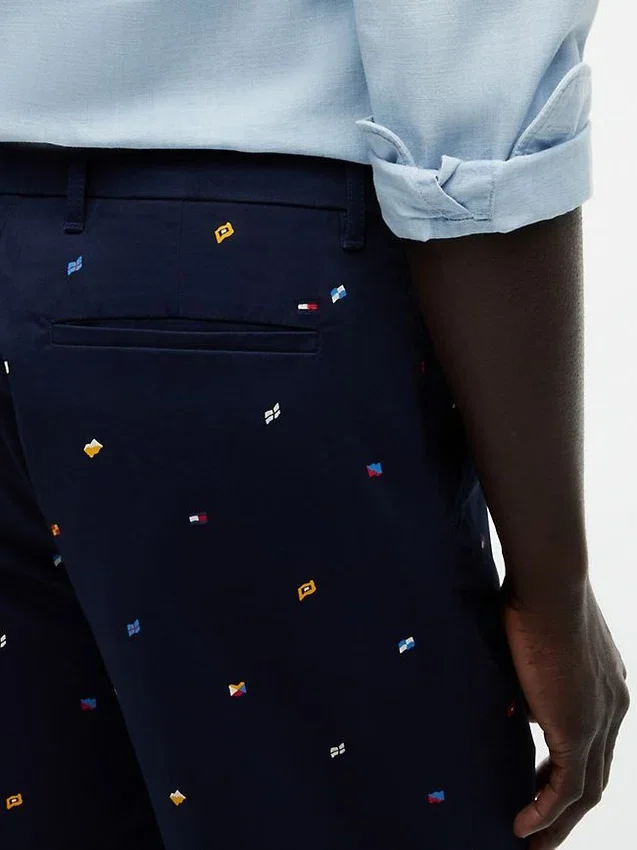 Regular Fit 9″ Shorts mit Segelflaggen-Print Regular Fit 9″ Shorts mit Segelflaggen-Print