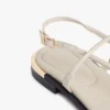 Sandalen aus Leder mit Metallic-Akzenten Sandalen aus Leder mit Metallic-Akzenten