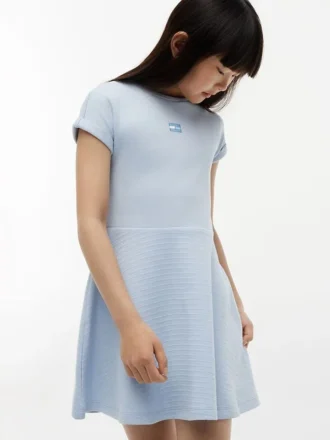 Skaterkleid für Kinder mit tonalem Flaggenlogo Skaterkleid für Kinder mit tonalem Flaggenlogo