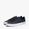 Sneaker aus vulkanisiertem Leder mit Flaggenstreifen Sneaker aus vulkanisiertem Leder mit Flaggenstreifen