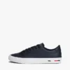 Sneaker aus vulkanisiertem Leder mit Flaggenstreifen Sneaker aus vulkanisiertem Leder mit Flaggenstreifen