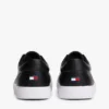 Sneaker im Court-Stil mit Metallic-Logo und genarbter Oberfläche Sneaker im Court-Stil mit Metallic-Logo und genarbter Oberfläche