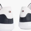 Sneaker mit gestreifter Ledersohle