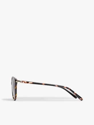 Sonnenbrille mit auffälligem Schmetterlingsrahmen