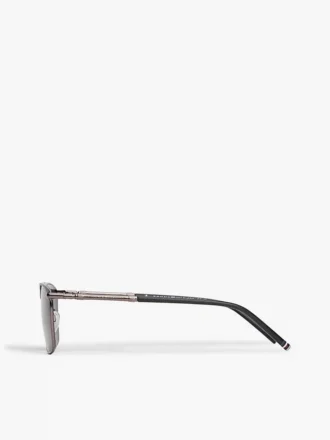 Sonnenbrille mit quadratischem Metallrahmen