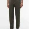 Stückgefärbte, konisch zulaufende Leinenhose Stückgefärbte, konisch zulaufende Leinenhose