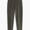 Stückgefärbte, konisch zulaufende Leinenhose Stückgefärbte, konisch zulaufende Leinenhose