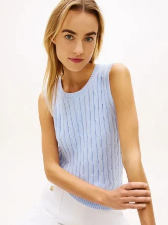 Strickweste mit Zopfmuster