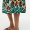 Stufiges Kleid aus Leinenmischung mit tropischem Print Stufiges Kleid aus Leinenmischung mit tropischem Print