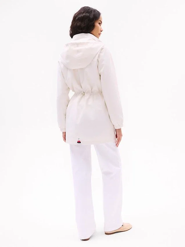 Sturmjacke mit Kapuze Sturmjacke mit Kapuze