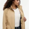 Sturmjacke mit Kapuze Sturmjacke mit Kapuze