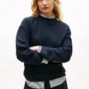 Sweatshirt mit goldenen Knöpfen Sweatshirt mit goldenen Knöpfen