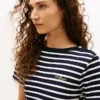 T-Shirt aus Baumwoll-Interlock mit goldenen Knöpfen T-Shirt aus Baumwoll-Interlock mit goldenen Knöpfen