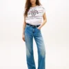T-Shirt mit Dolman-Ärmeln und gestreiftem Hilfiger-Logo T-Shirt mit Dolman-Ärmeln und gestreiftem Hilfiger-Logo