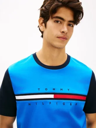 T-Shirt mit Flaggenlogo und kontrastierenden Ärmeln