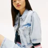 Tommy Jeans Kurzarm-Jeansjacke mit Shorts Tommy Jeans Kurzarm-Jeansjacke mit Shorts