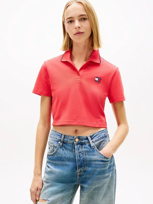 Tommy Jeans Polohemd in verkürzter, kastenförmiger Passform Tommy Jeans Polohemd in verkürzter, kastenförmiger Passform