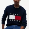 Tommy Jeans Pullover mit Rundhalsausschnitt und Flaggenlogo Tommy Jeans Pullover mit Rundhalsausschnitt und Flaggenlogo