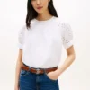 Top mit Puffärmeln und gestickten Lochverzierungen Top mit Puffärmeln und gestickten Lochverzierungen