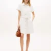 Weißes Jeans-Shirtkleid mit Gürtel Weißes Jeans-Shirtkleid mit Gürtel