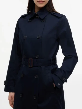 Zweireihiger Trenchcoat mit Gürtel